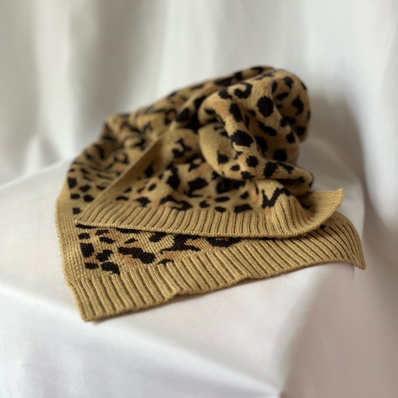 J. Crew Leopard print scarf and matching winter hat - NWOT - Picture 4 of 6